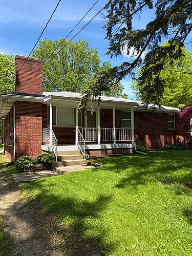 129 E School St Photo 1