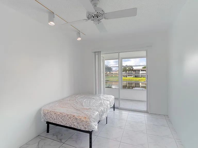 351 Mansfield Dr #351 — Photo 4