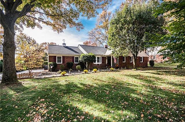 3 BR, 1.5 BA brick ranch - easy one floor living!