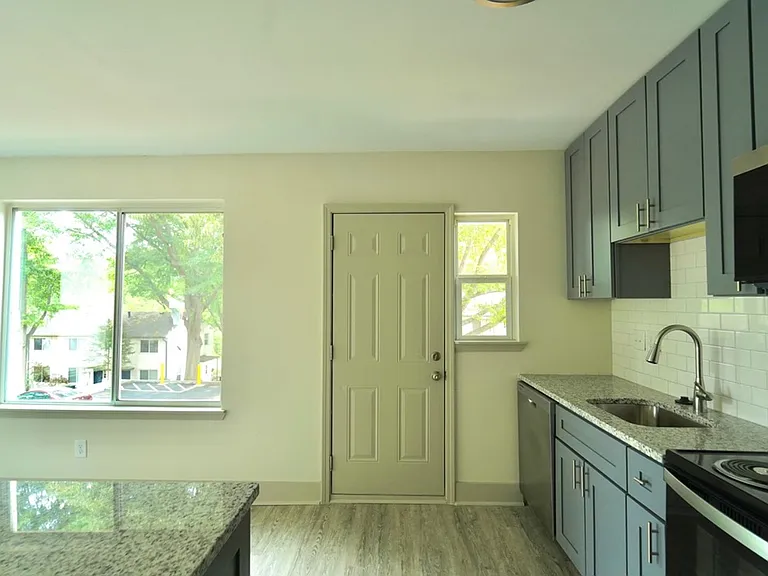 Emory Woods Apartments — Photo 14