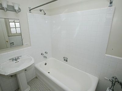 3rd image of 424 W Melrose St APT 12B