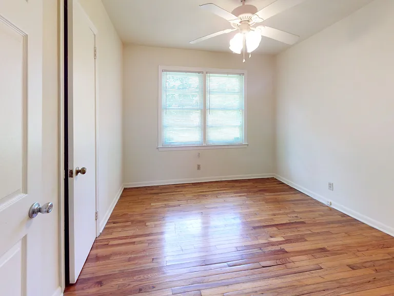 610 Kyle St — Photo 13