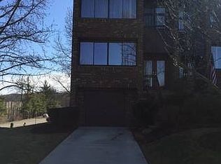 892 Fairways Dr, Oakmont, PA 15139