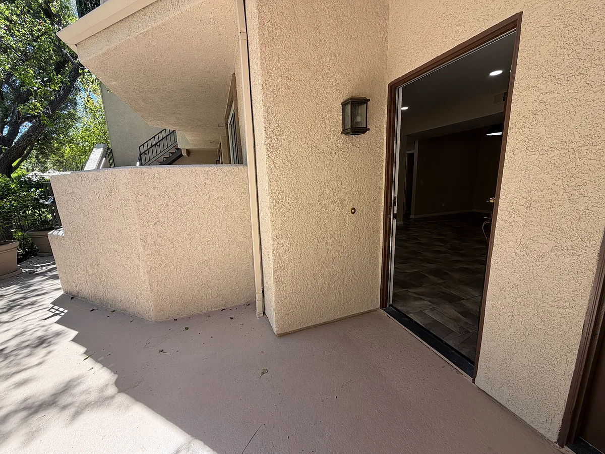 Building Photo - 24111 Del Monte Dr #3