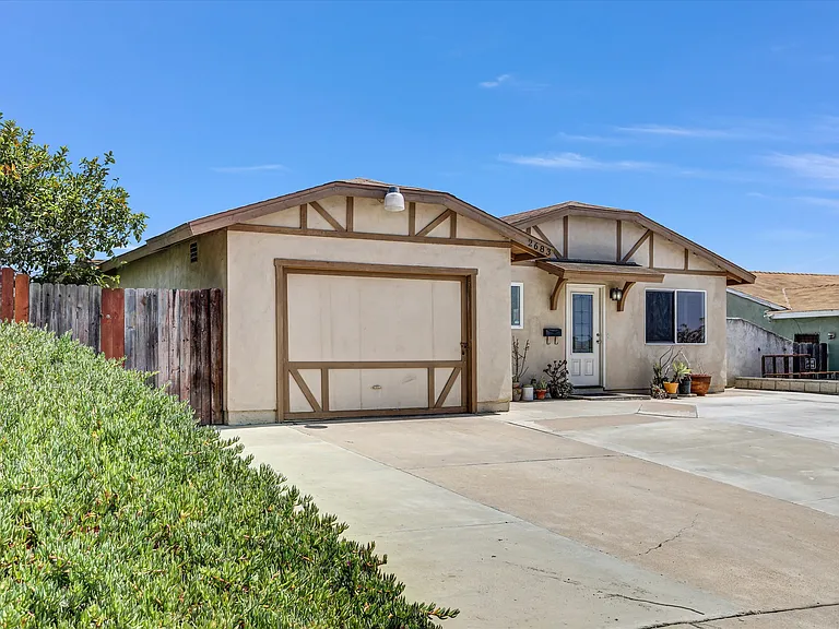 2683 Caulfield Dr — Photo 9