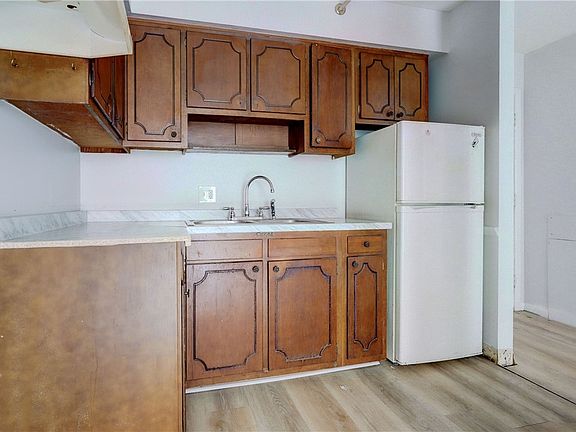 4th image of 400 Main St APT A6