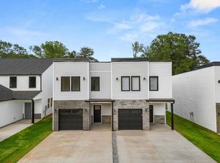 693 Neighborhood Rd, Wellford, SC 29385