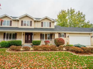 9427 E Oakridge Dr, Saint John, IN 46373