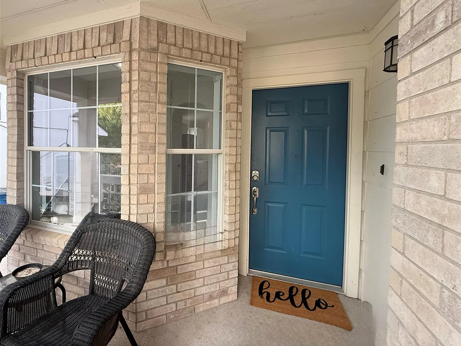 3 bed, 2.0 bath, 1213 sqft, $2,400 — Photo 3