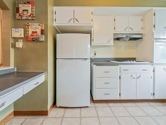 4th image of 155 Marietta Dr