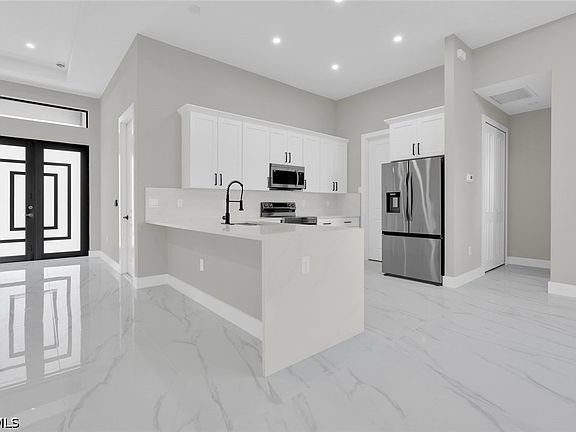 3rd image of 1112 Summa Blvd