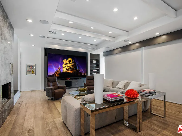 1250 Angelo Dr — Photo 13
