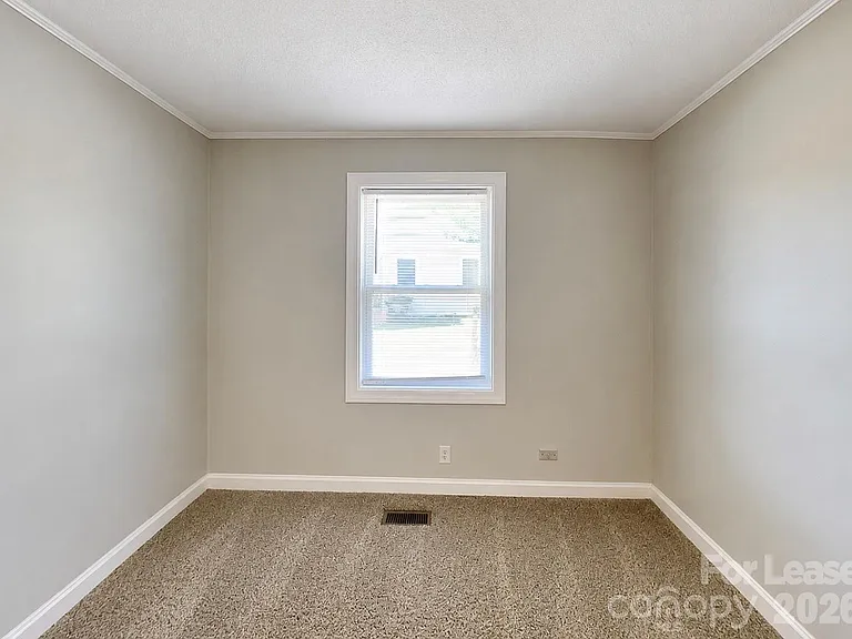 515 Burlington Ave — Photo 4