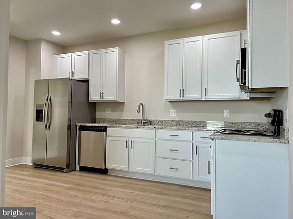 5th image of 909 Corbett St