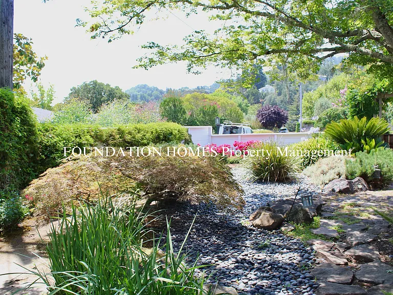 33 College Ct — Photo 27