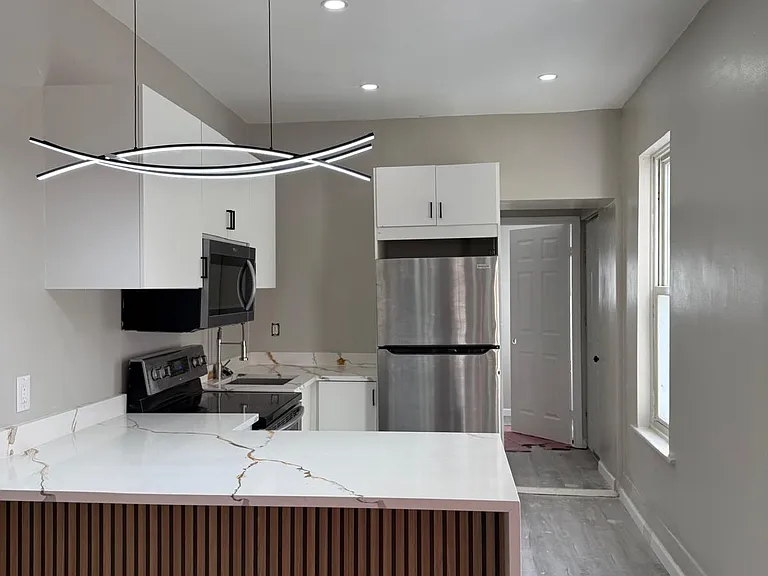 135 Peach St — Photo 2
