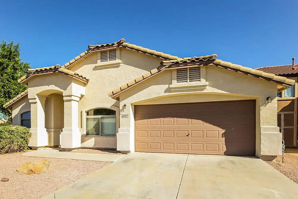 3 bed, 2.0 bath, 2270 sqft, $2,535 — Photo 1