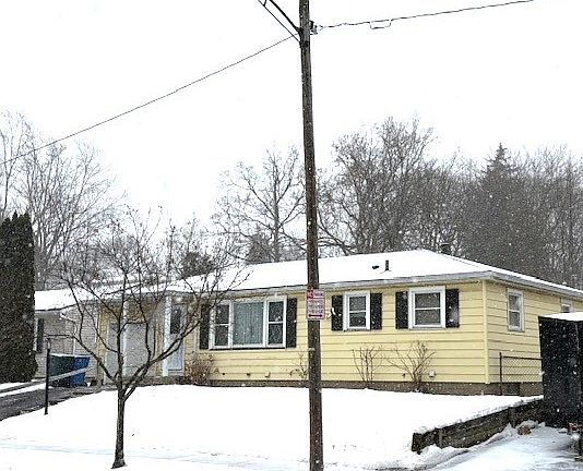 3rd image of 81 Fox St