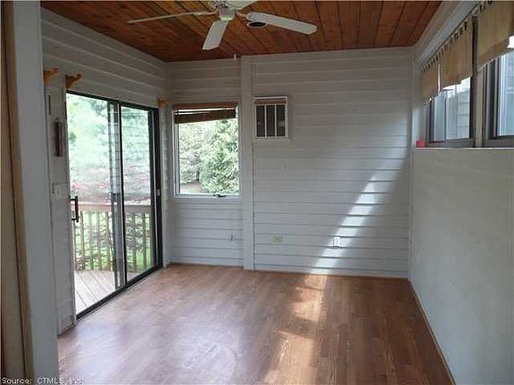 4th image of 7 Arrowwood Ct