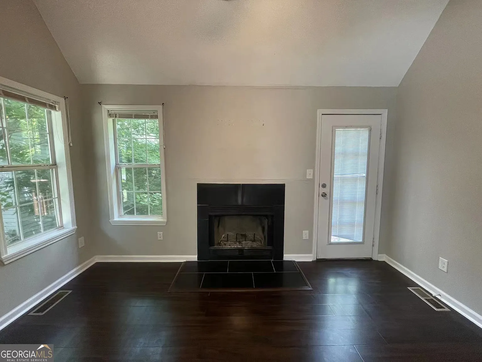 3 bed, 2.0 bath, 2246 sqft, $1,895 — Photo 2