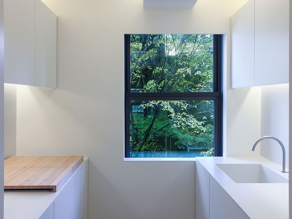 1st image of 235 E 49th St APT 6E