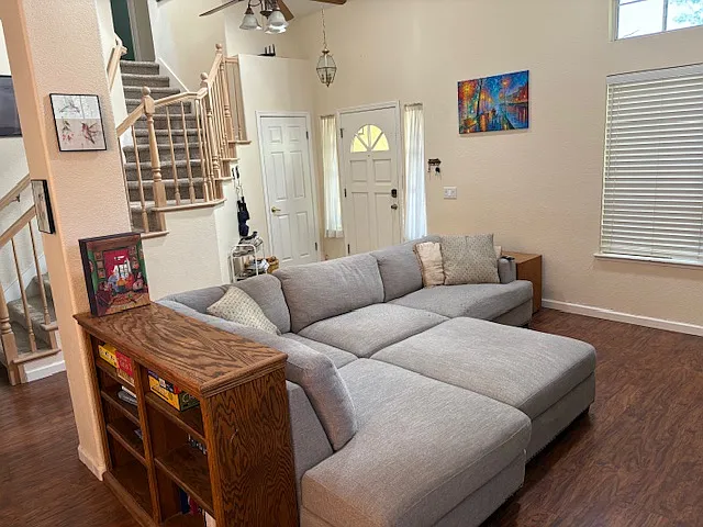 3 bed, 2.5 bath, 1837 sqft, $900 — Photo 3