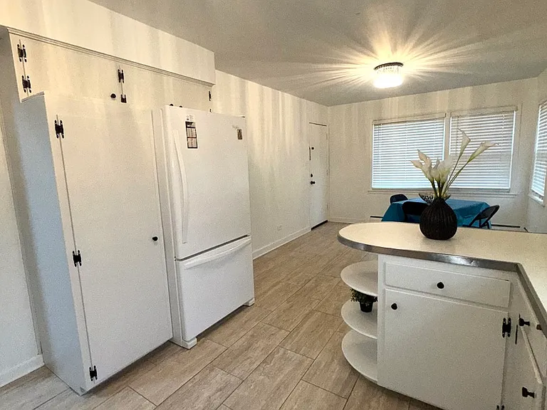 2308 Oakton St #1 — Photo 3
