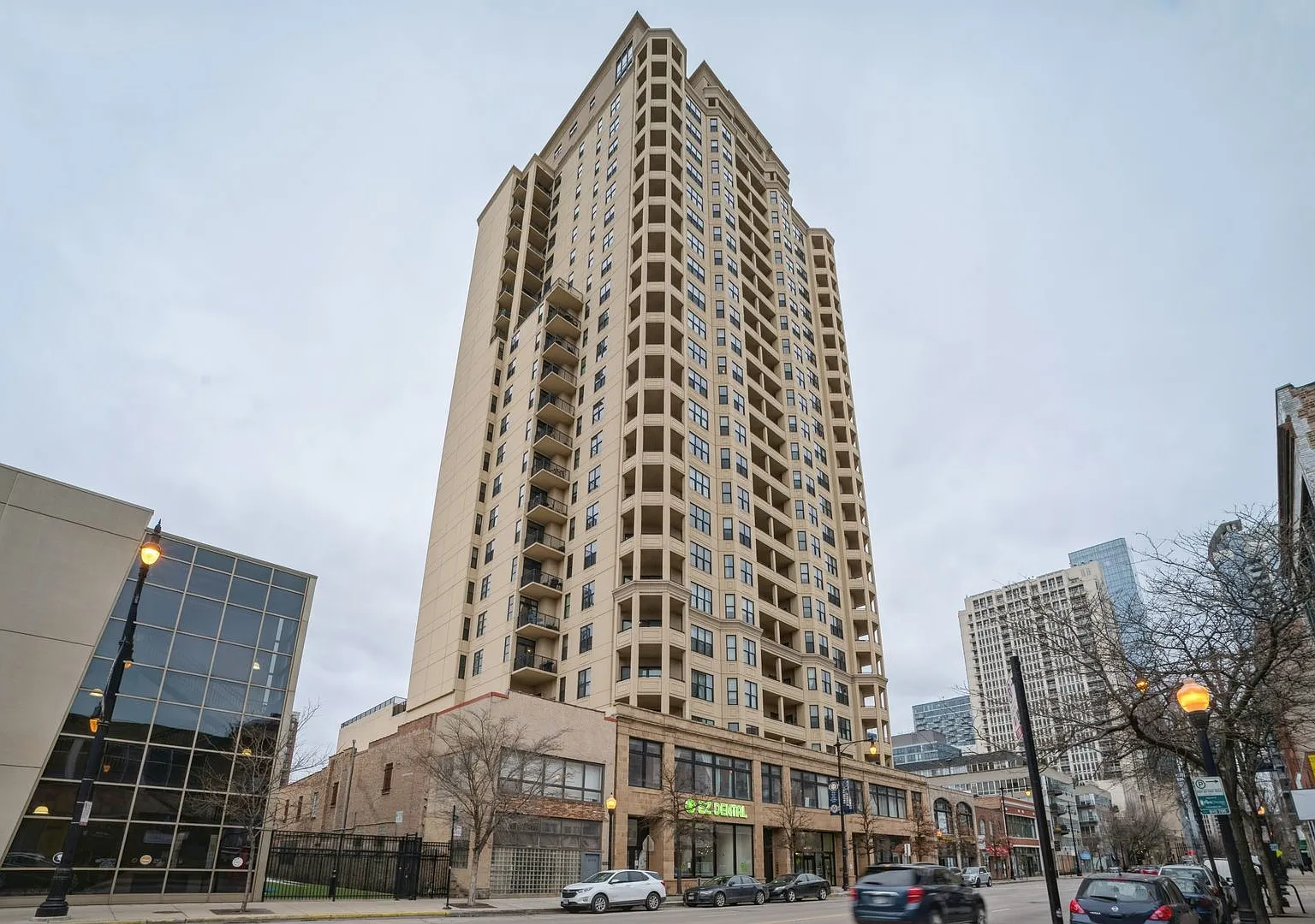 2 bed, 1000 sqft, $3,050 — Photo 1