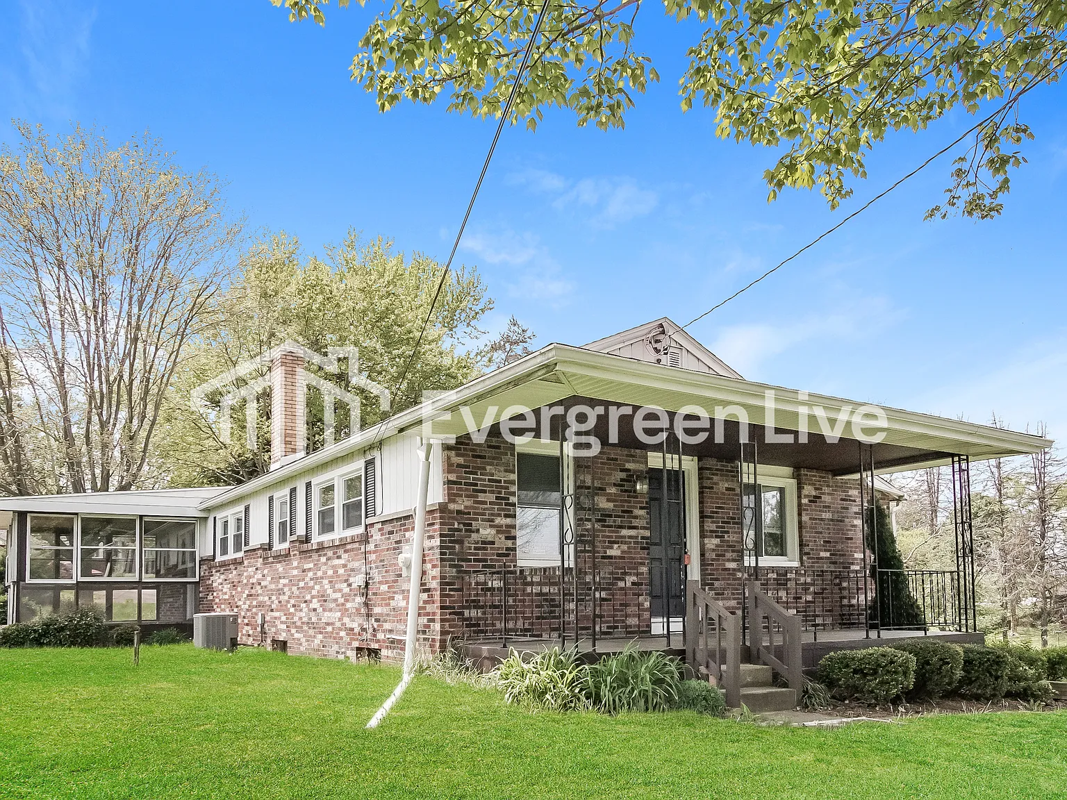 2 bed, 1.5 bath, 2480 sqft, $1,745 — Photo 2