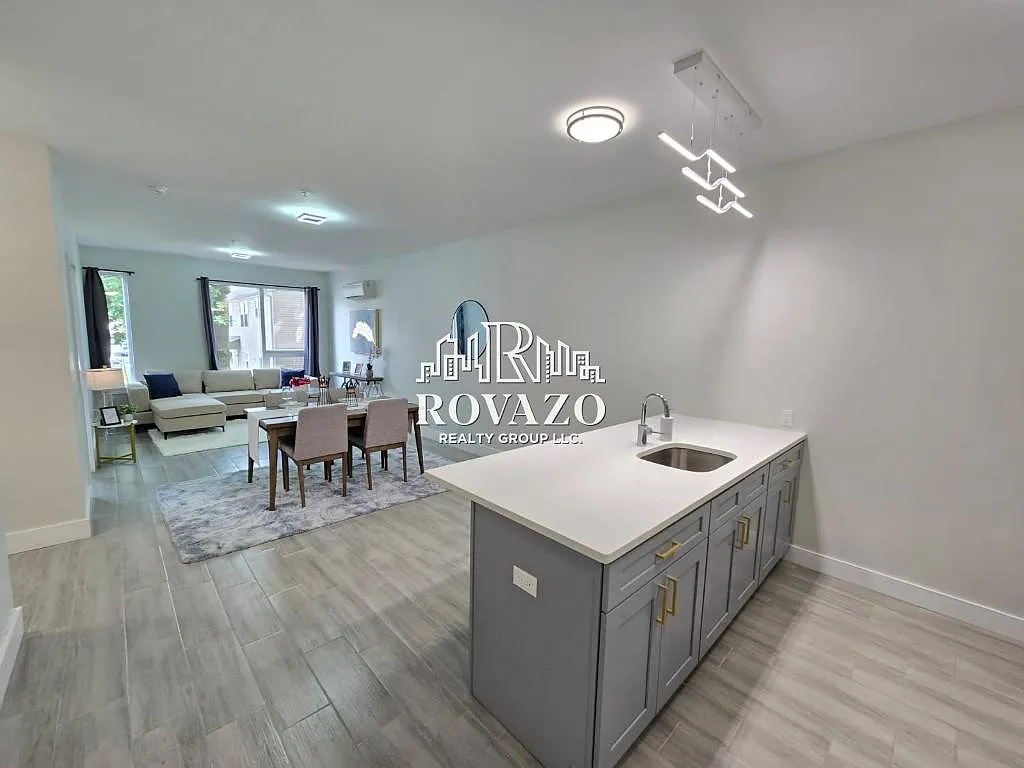 Building Photo - 130 Ellis Ave #401B