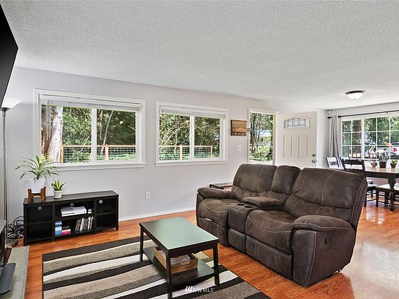 3rd image of 2348 Sidney Ave