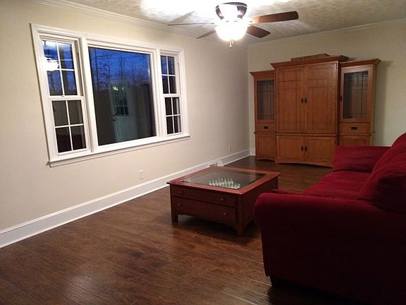 5th image of 512 Lakeside Dr