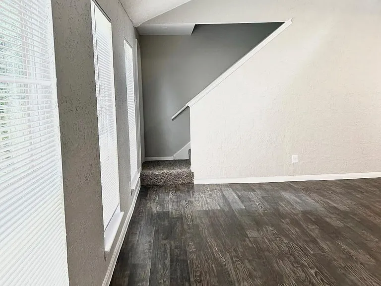 11923 Lakewood West Dr — Photo 4