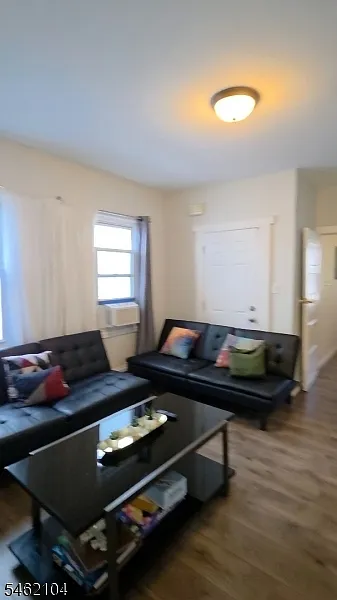 233 Pine St — Photo 3