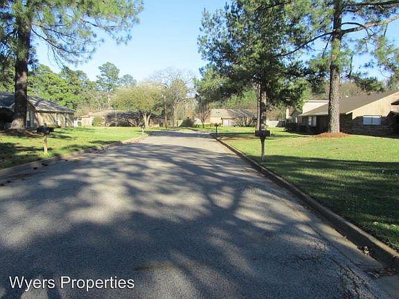 3rd image of 2103B Oak Hollow St