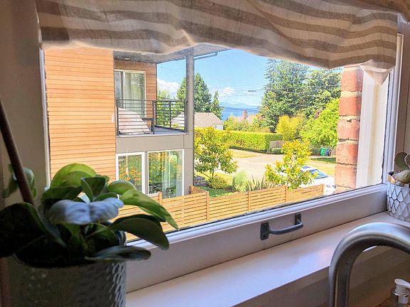 Kitchen window with sound view