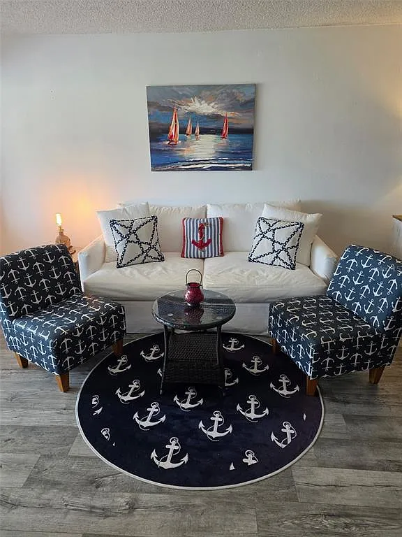 Studio, 1.0 bath, 530 sqft, $1,400 — Photo 3