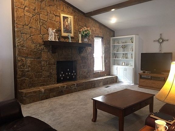 4th image of 217 E Audene Dr