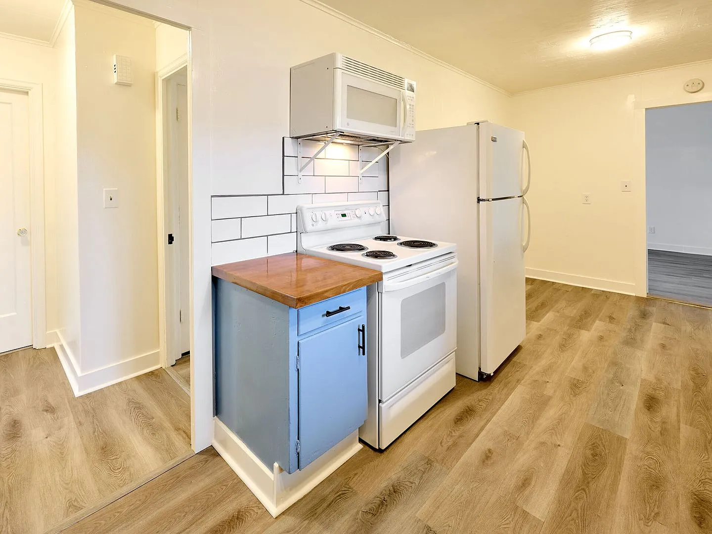 1204 Commercial St NE — Photo 2