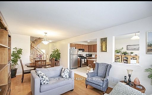 5th image of 67 Bleasdale Ave