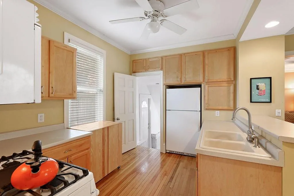6 bed, 4319 sqft, $3,000 — Photo 3
