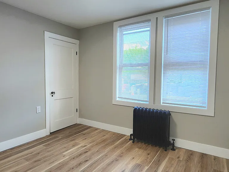 Middle room. Angle 1.
