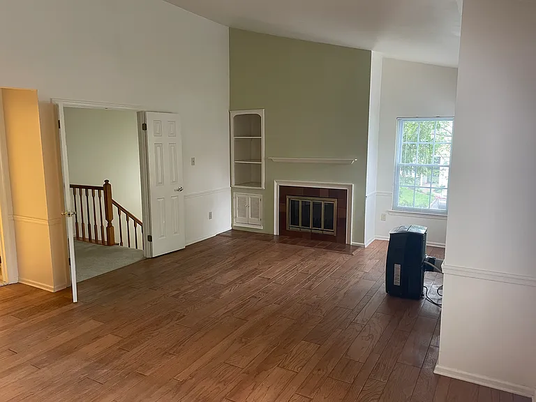465 Trumbull Ct — Photo 12