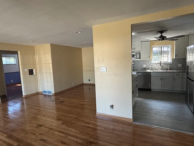 96 Moger Dr — Photo 8