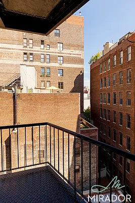 Rented by Mirador Real Estate | media 22