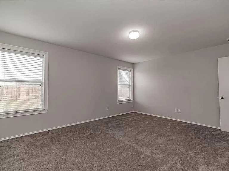 1208 Angelina Dr — Photo 13