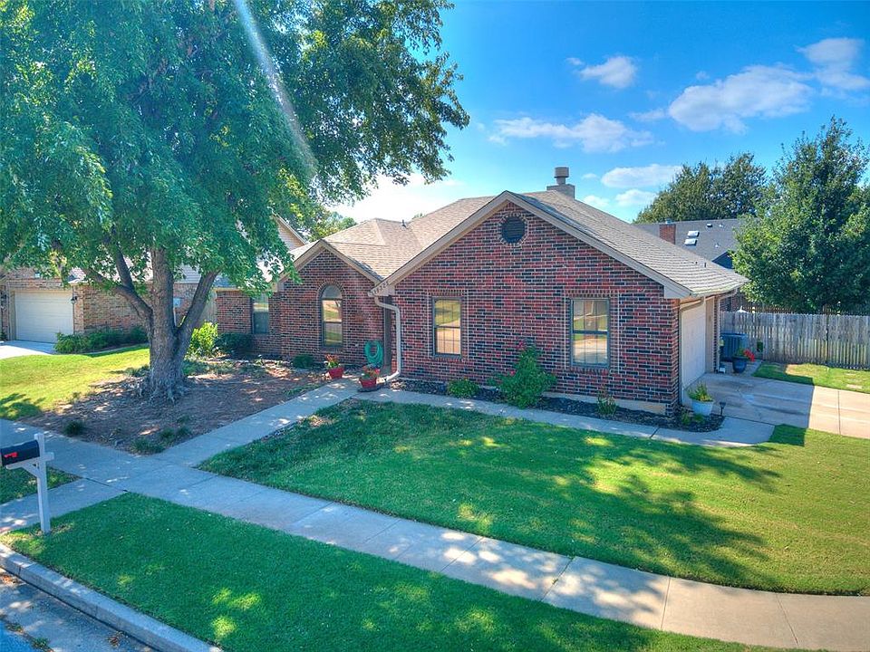 1st image of 18325 English Oak Ln