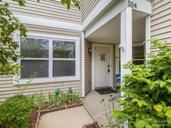 554 Fieldstone Cir N, Chelsea, MI 48118