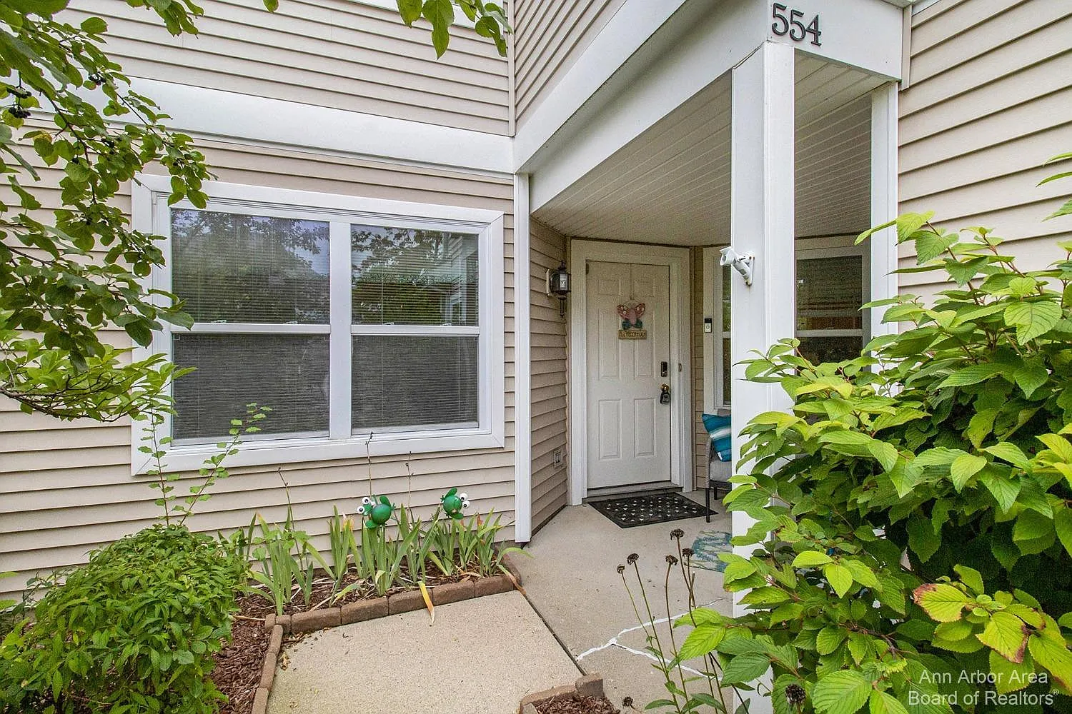 554 Fieldstone Cir N photo 1