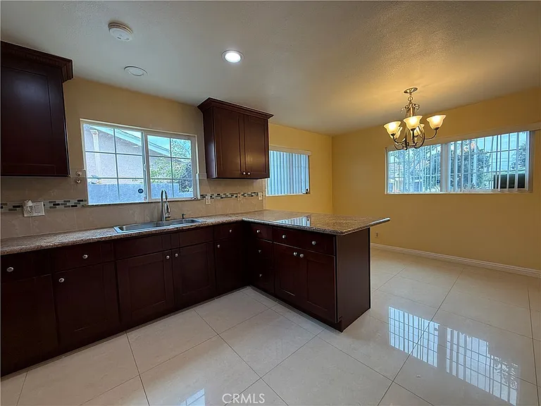 1127 S Nantes Ave — Photo 10